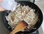 豆芽鲜菇肉丝的做法图解7