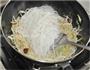 酸辣豆芽炒粉条的做法图解6
