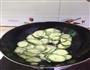 黄瓜肉炒鸡蛋的做法图解3