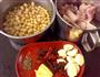 花生黄豆焖猪尾的做法图解1