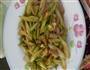 芹菜炒肉的做法图解1