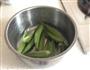 秋葵炒鸡丁的做法图解1