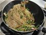 香芹青蒜炒米粉的做法图解6