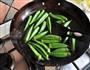 熏煮火腿炒秋葵的做法图解2