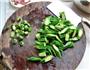 熏煮火腿炒秋葵的做法图解4