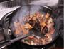 啤酒香菇烧土鸡的做法图解5