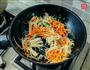 胡萝卜炒金针菇的做法步骤6