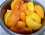黄桃罐头的做法图解1