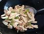 芹菜香干回锅肉的做法图解5