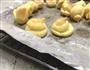 外形和馅料 一样重口味的 榴莲泡芙来啦的做法图解2