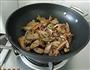 蚌肉炒青蒜的做法图解5