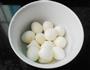 鲜虾粉丝滚鹌鹑蛋的做法图解3