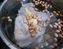 荸荠花生炖鸡汤的做法图解6