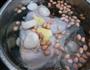 荸荠花生炖鸡汤的做法图解7