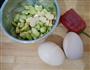 蚕豆炒鸡蛋的做法图解1