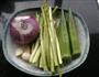 芦笋秋葵炒洋葱的做法图解1