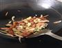 香肠蛋炒面的做法图解6