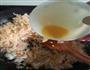 DIY核桃虾仁蛋炒饭的做法图解6