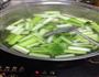 西芹炒虾仁的做法图解3