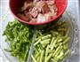乐乐自家菜-蒜薹炒腰花的做法图解2