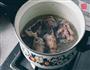 海带蘑菇排骨汤的做法图解4
