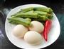 秋葵炒鸡蛋的做法图解1