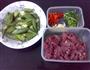 牛肉炒秋葵的做法图解1