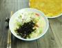 蔬菜鸡蛋粥的做法图解1