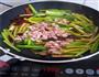 蒜苗芹菜炒肉的做法图解11