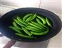 秋葵炒肉末的做法图解2