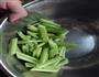清新芹菜小炒的做法图解1