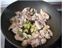 小鸡炖松蘑的做法图解4