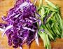 凉拌海蜇紫甘蓝的做法图解2
