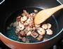 西兰花香菇炒培根的做法图解7