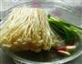凉拌金针菇的做法图解1