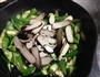 秋葵炒卤干的做法步骤3