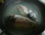鲫鱼萝卜鲜菇汤的做法图解4
