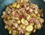 板栗蘑菇烧鸡的做法图解5