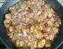 板栗蘑菇烧鸡的做法图解6