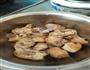 黑豆炖猪蹄的做法图解1