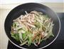 香干芹菜炒鱿鱼的做法图解7