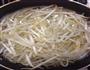 黑椒豆芽菜的做法图解1