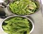 五花肉爆抄芹菜荷兰豆腰果的做法图解1