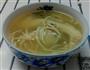 秋季金针菇鱼骨鱼片汤的做法图解2