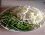 白菜炒蒜苗的做法图解1