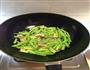 芹菜炒粉的做法图解1