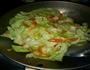 圆白菜炒粉丝的做法图解3