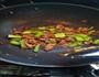 芹菜豆干炒肉的做法图解6