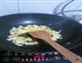 豆角焖面的做法图解2