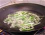 五花肉炒野菜花的做法图解3